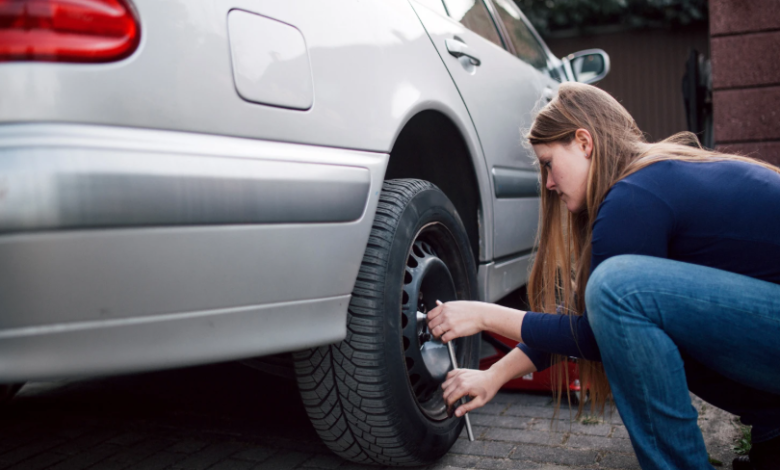 Flat Tire in Dallas? Why Roadside Tire Changes Are Safer Than DIY